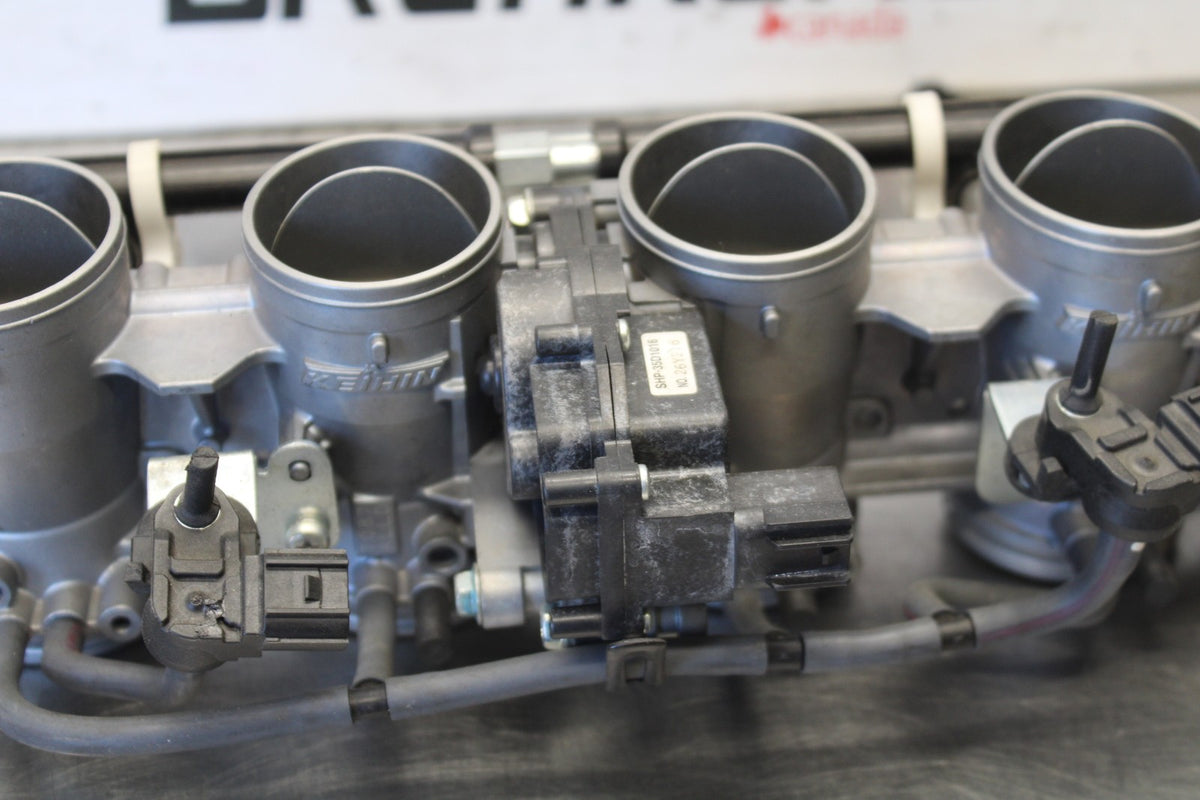 20-22 KAWASAKI NINJA ZX6R MAIN FUEL INJECTORS / THROTTLE BODIES BB884-B