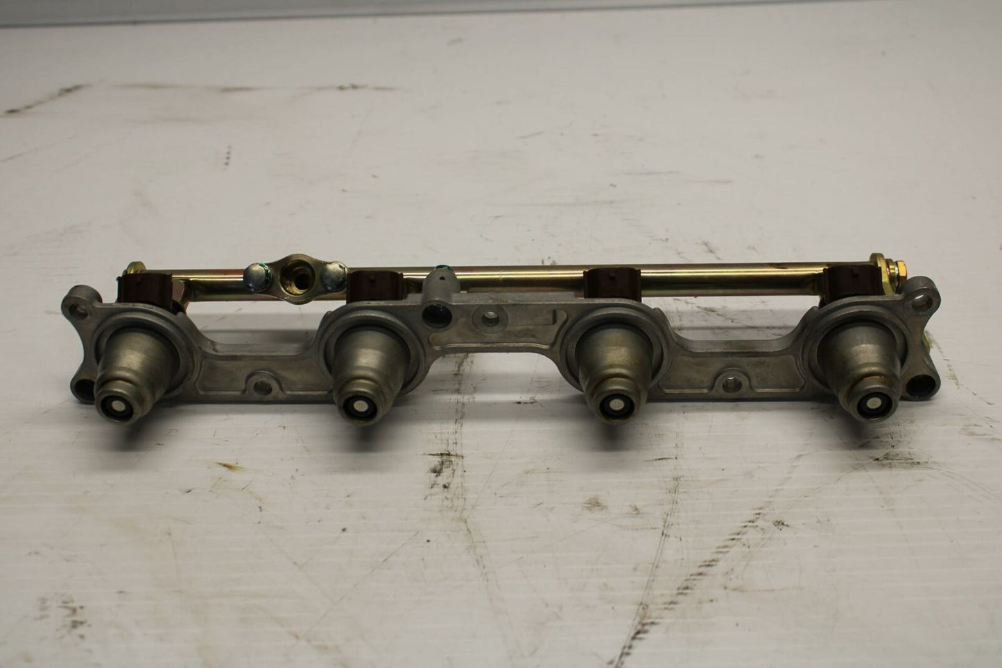 04-05 HONDA CBR1000RR SECONDARY FUEL INJECTORS TOP AIRBOX GAS RAIL BB242