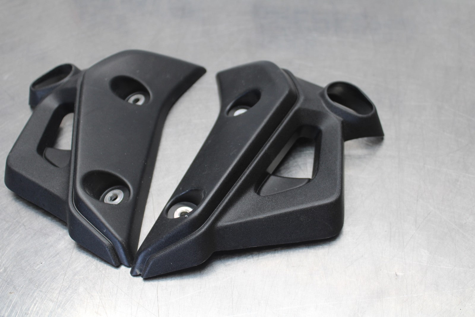 23-24 YAMAHA MT-07 ENGINE RADIATOR GUARD COVER TRIM SET BB194
