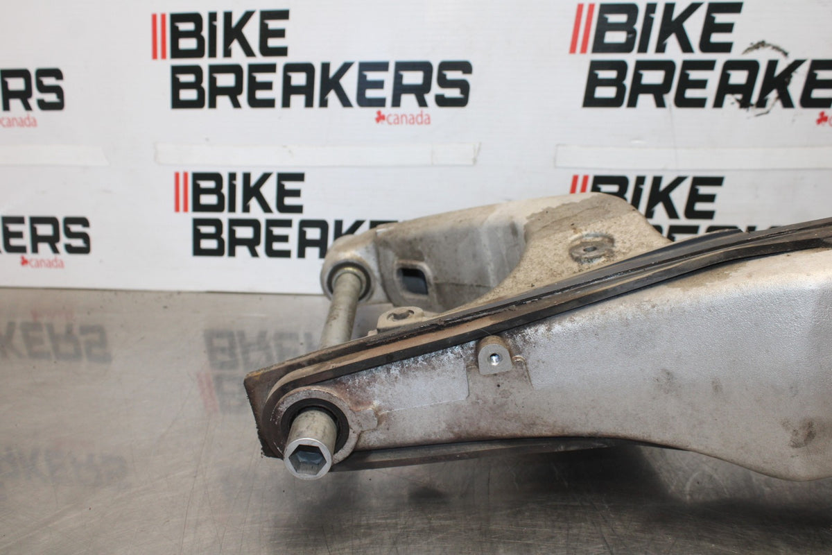 06-07 HONDA INTERCEPTOR 800 VFR800 REAR SWINGARM BACK SUSPENSION SWING ARM BB917