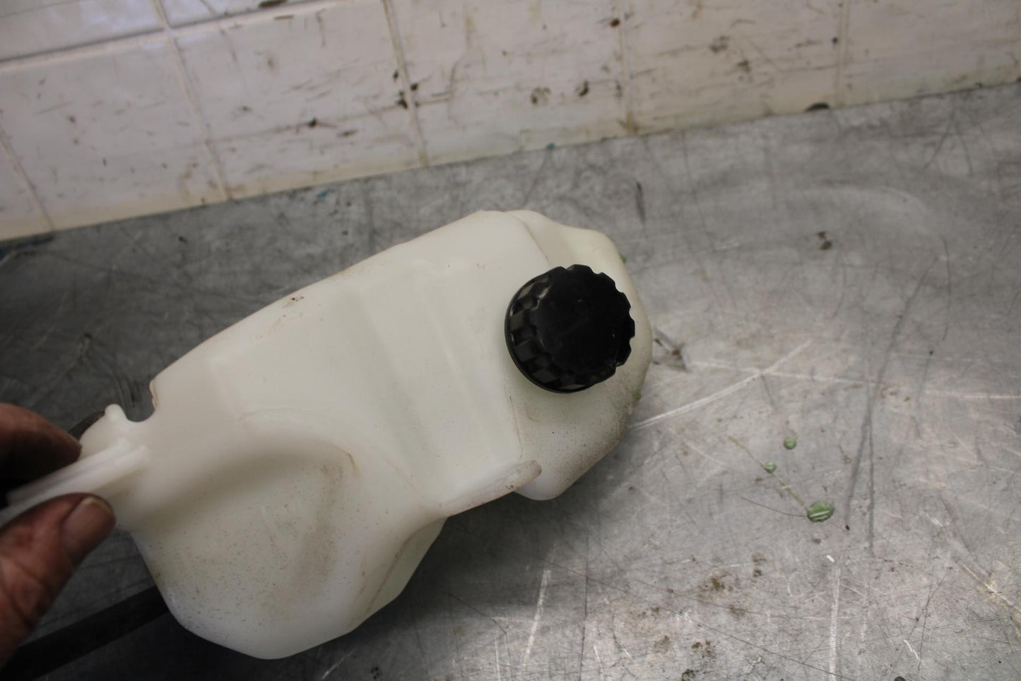 18 KAWASAKI Z 400 COOLANT WATER TANK RESERVOIR BOTTLE BB469