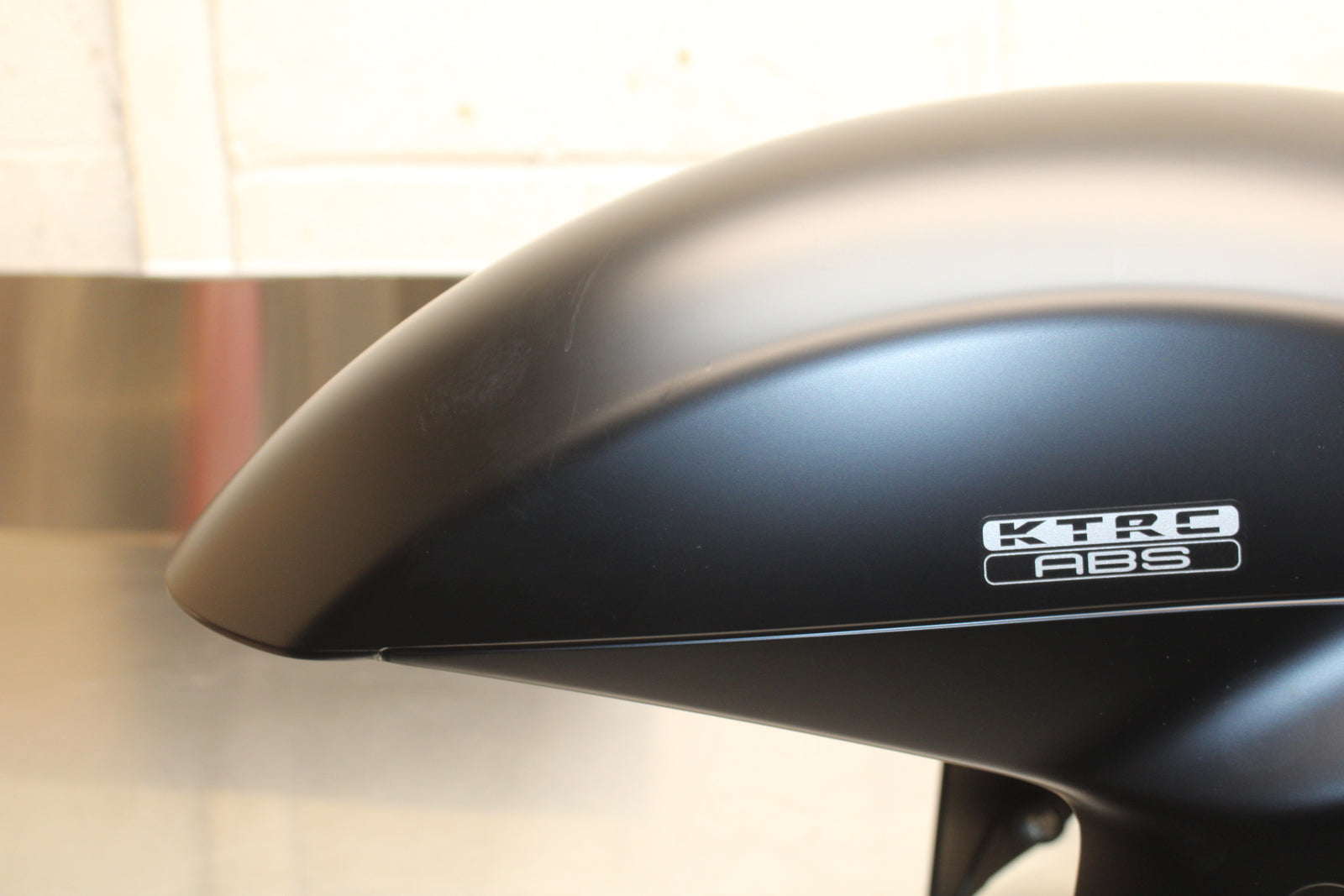 23-24 KAWASAKI NINJA ZX14R FRONT WHEEL FENDER COWL FAIRING BB141