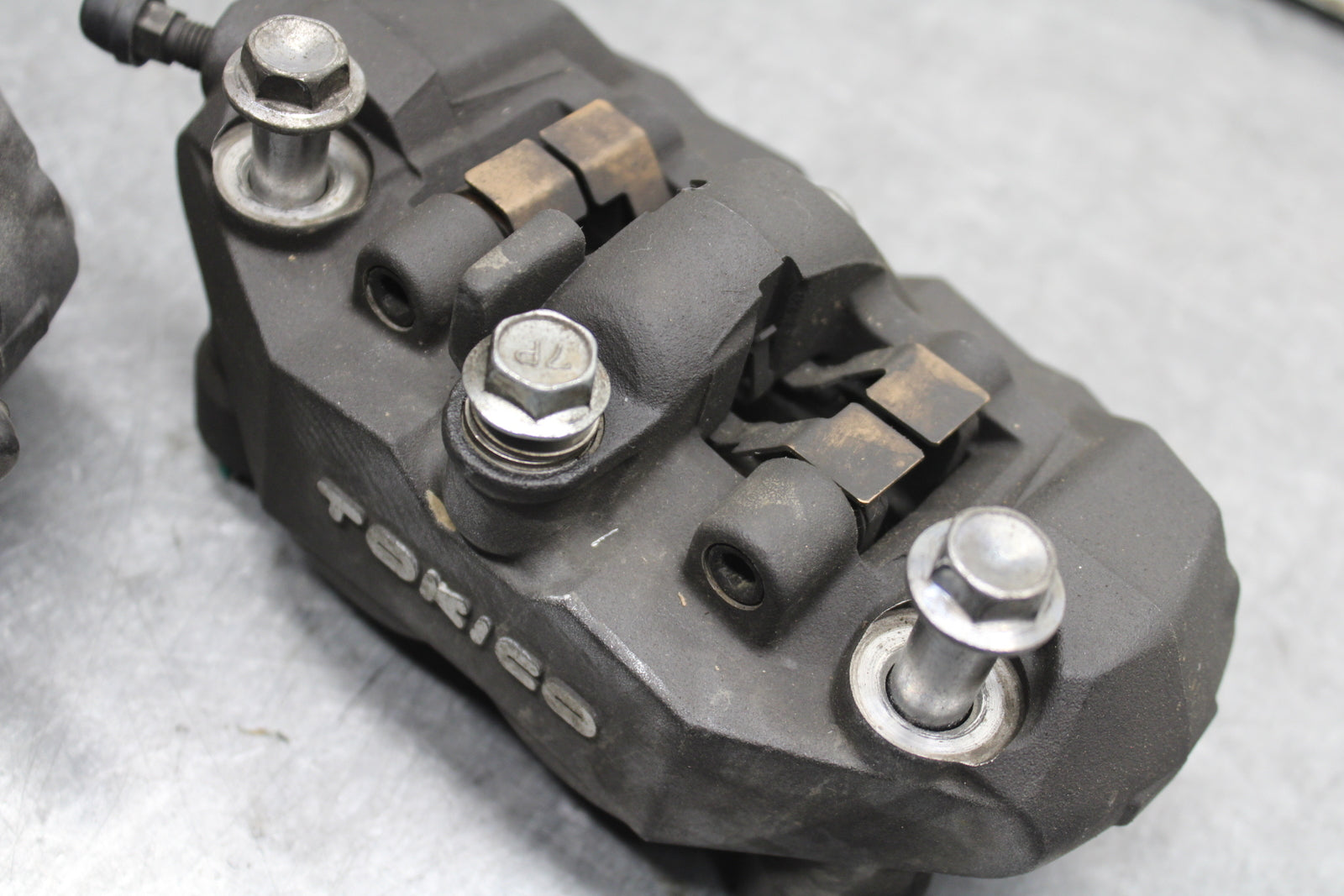 06-07 SUZUKI GSXR750 RIGHT LEFT FRONT BRAKE CALIPER SET PAIR CALIPERS BB670