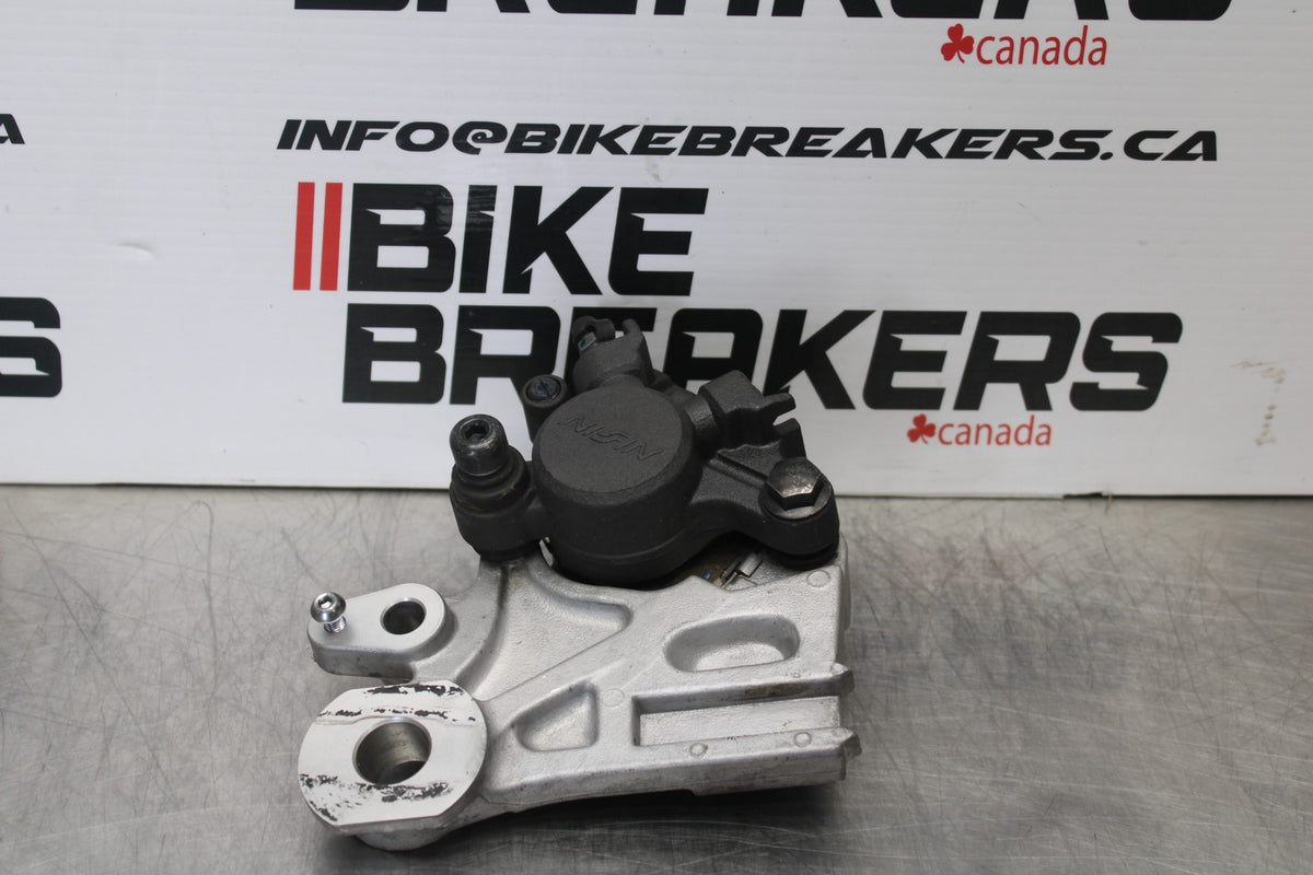 23-24 YAMAHA MT-07 REAR BACK BRAKE CALIPER W MOUNT BRACKET BB194