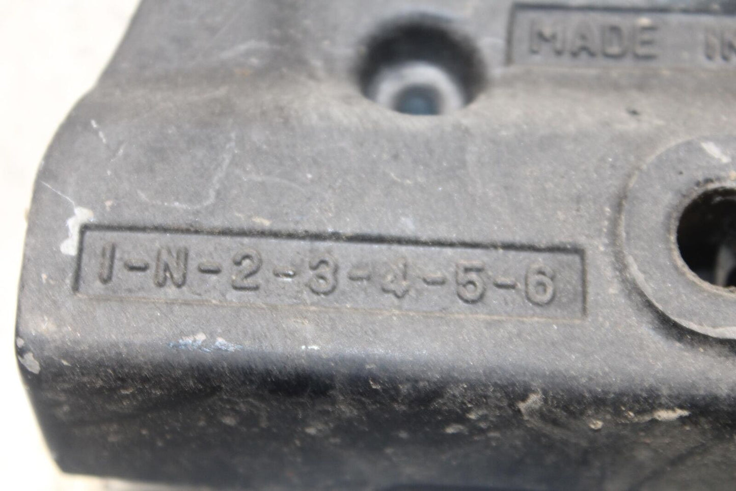 1988 Yamaha FZ600 ENGINE SPROCKET COVER BB601