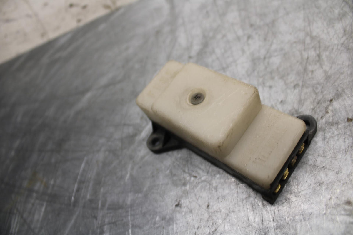 91-92 SUZUKI GSXR750 M  RELAY ASSEMBLY FUSE BOX BB493