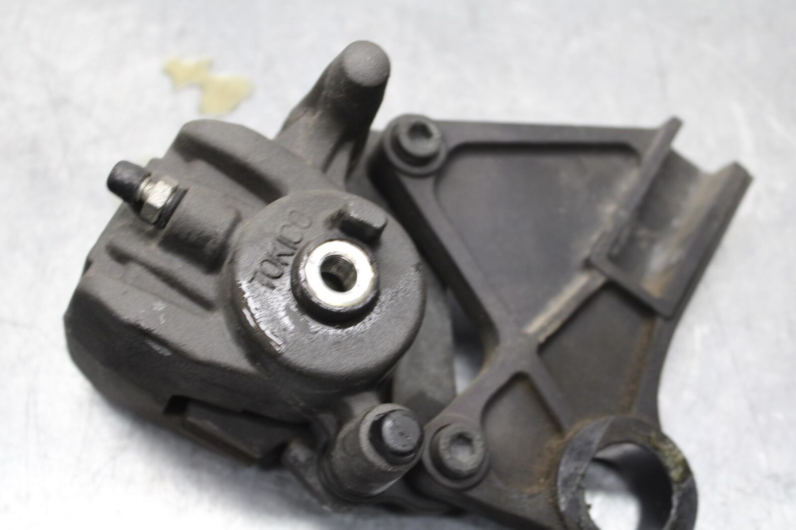 2011 Kawasaki Ninja ZX6R ZX600R REAR BACK BRAKE CALIPER W MOUNT BRACKET BB587