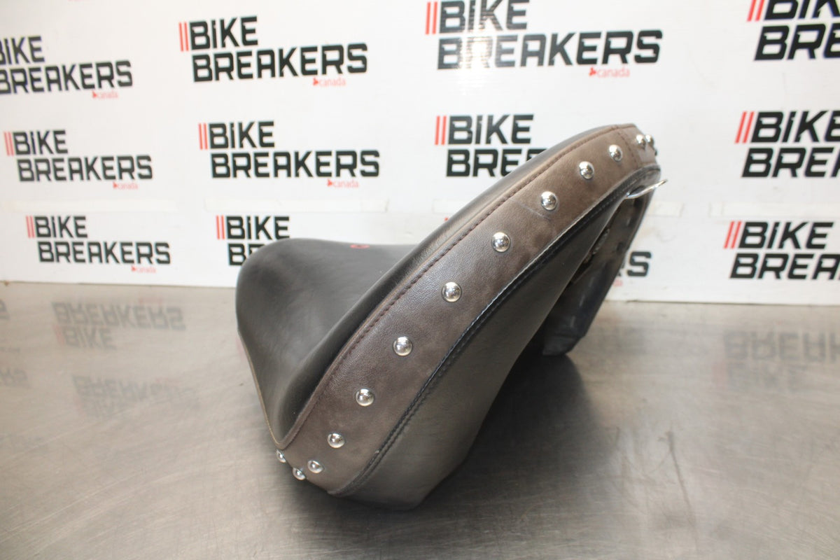 08 YAMAHA V STAR 1100 XVS1100AW CLASSIC FRONT DRIVERS SEAT BB916