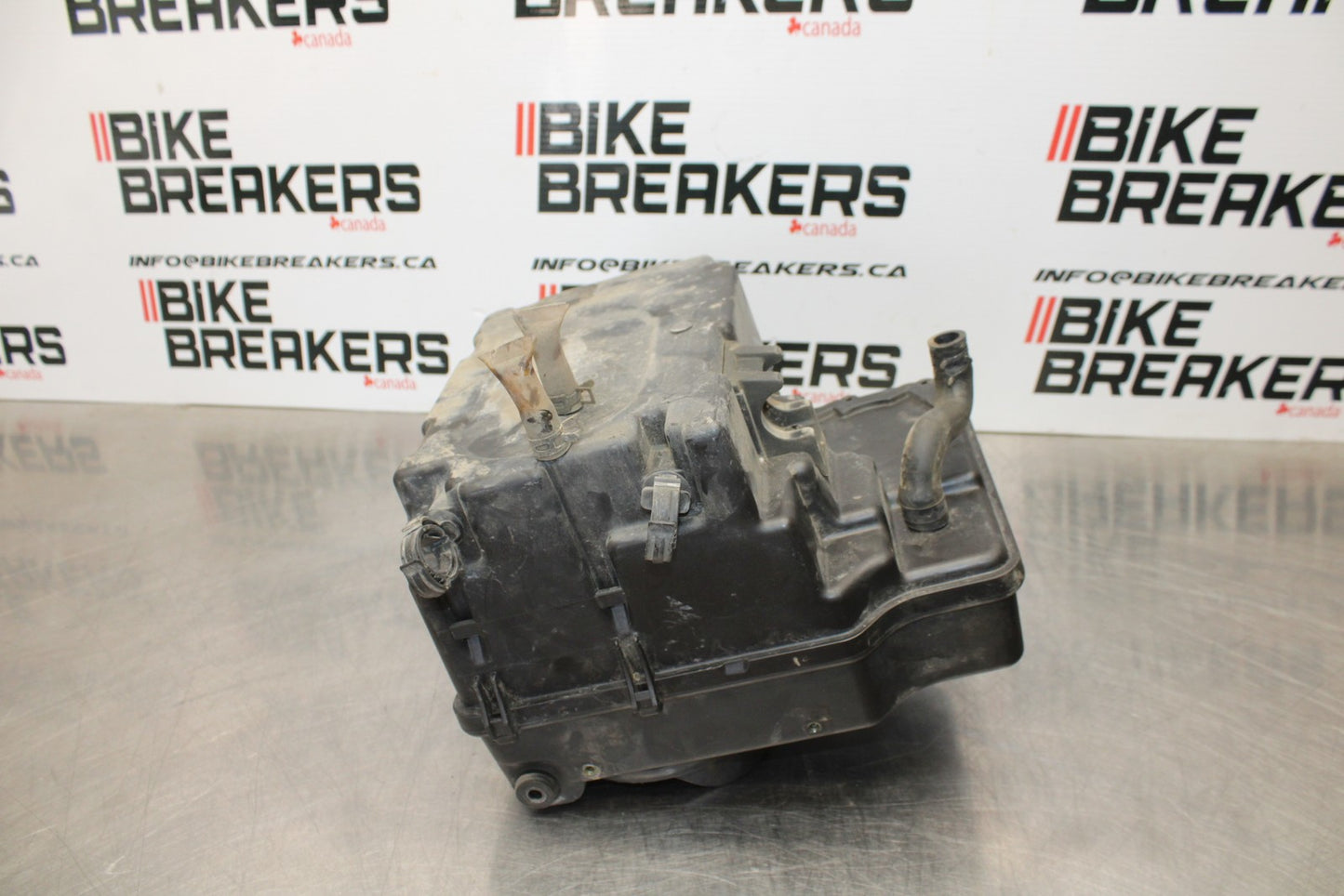 05 TRIUMPH ROCKET III AIRBOX AIR INTAKE FILTER BOX BB186
