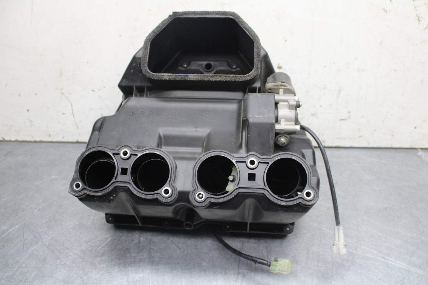 09-14 YAMAHA YZF R1 AIRBOX AIR INTAKE FILTER BOX BB696