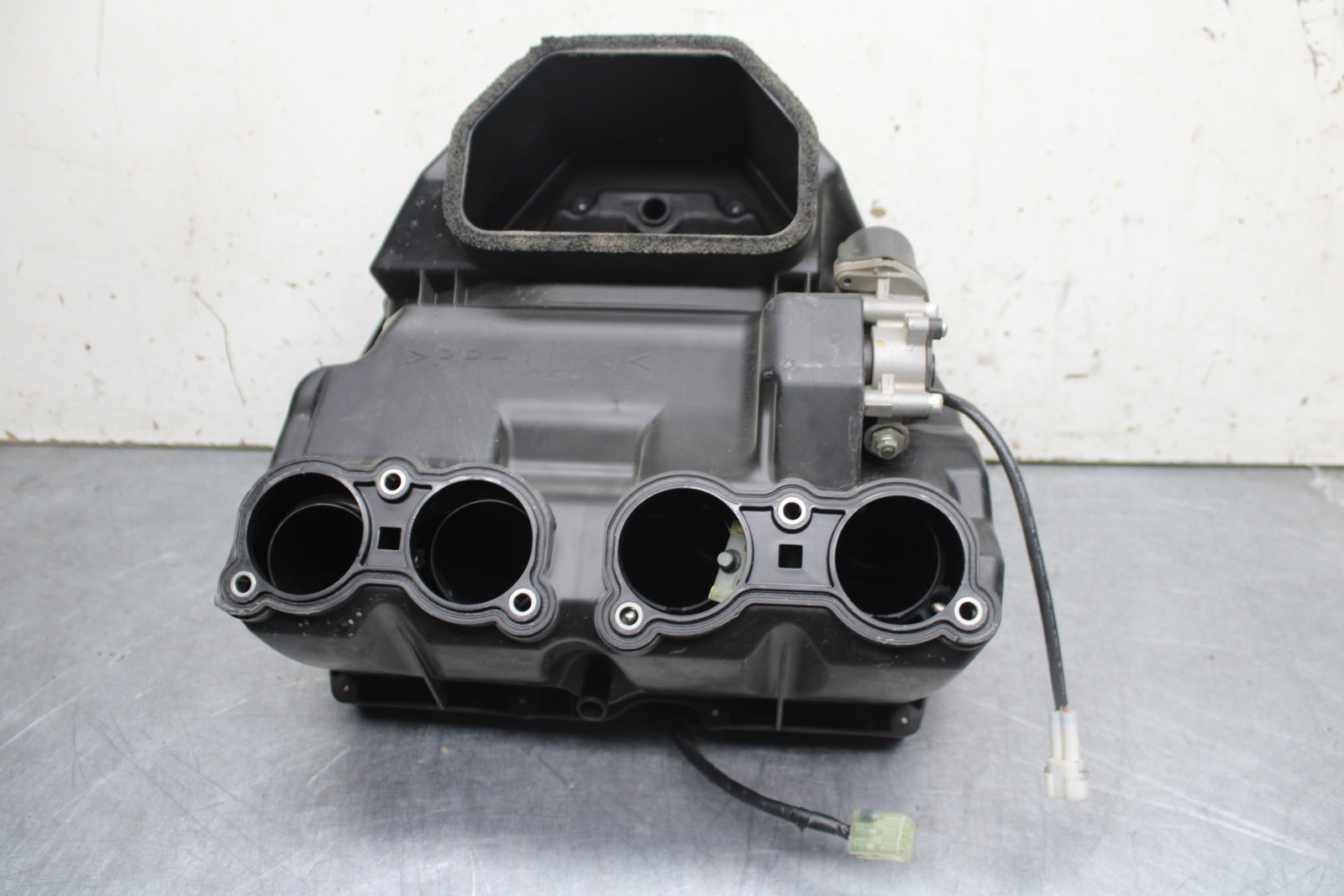 09-14 YAMAHA YZF R1 AIRBOX AIR INTAKE FILTER BOX BB696