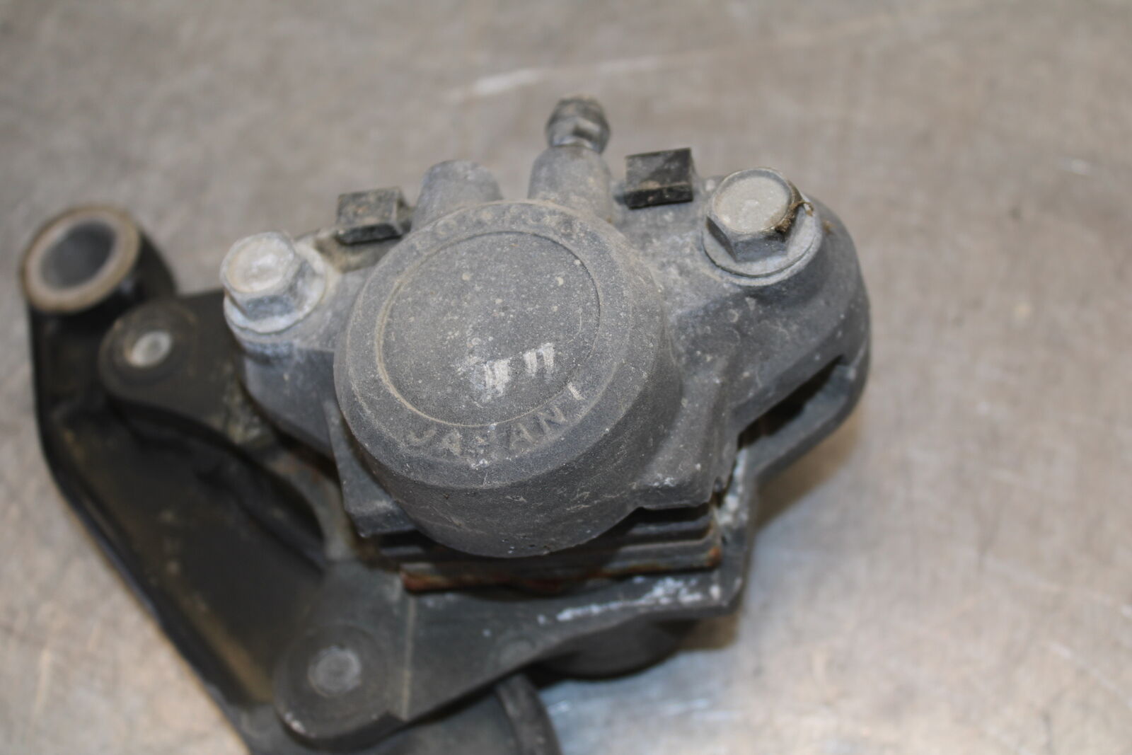 87-03 SUZUKI INTRUDER 1400 VS1400GLP REAR BACK BRAKE CALIPER W MOUNT  BB702