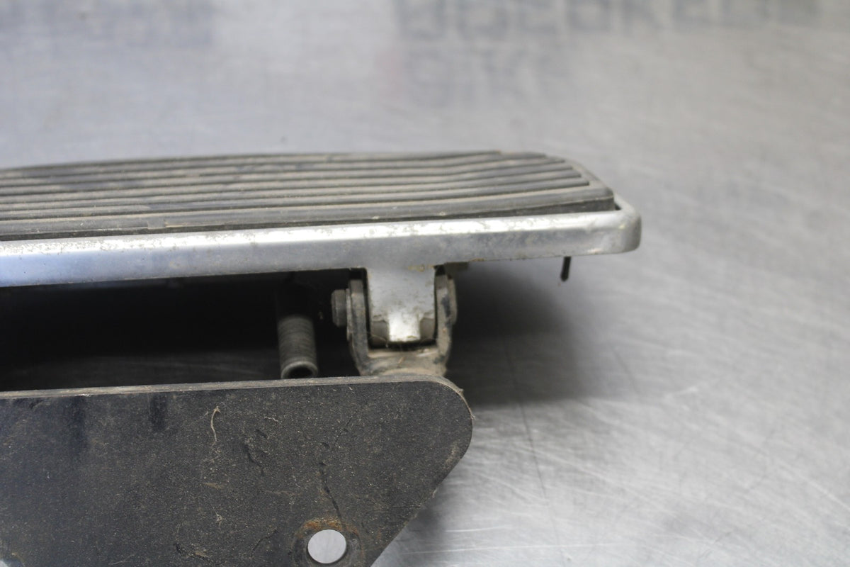 97 KAWASAKI VULCAN 1500 VN1500D CLASSIC LEFT FRONT FOOT REST PEG STEP BB936