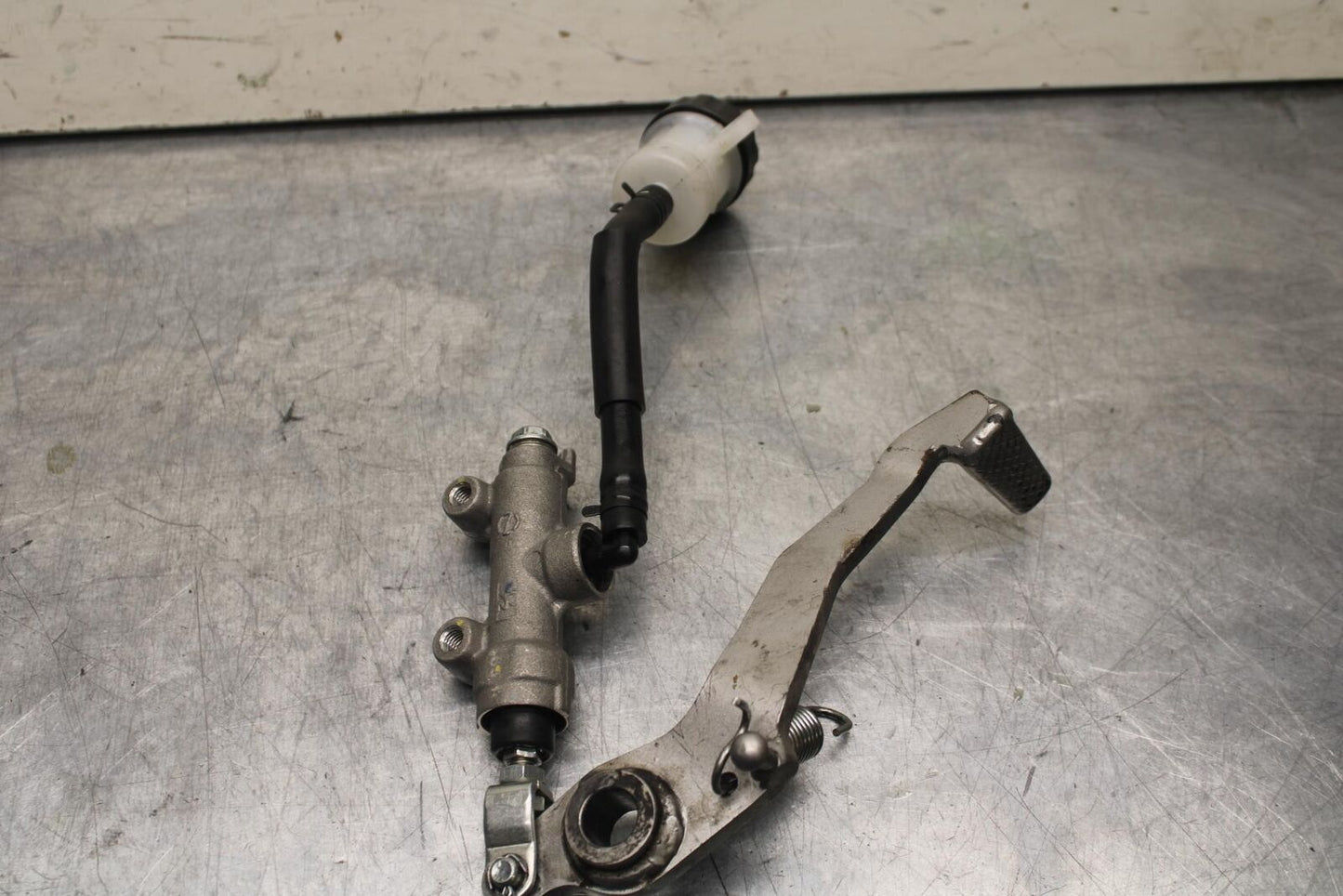 12-17 KAWASAKI ER-6N Z650 REAR BACK BRAKE MASTER CYLINDER W RESERVOIR BB607