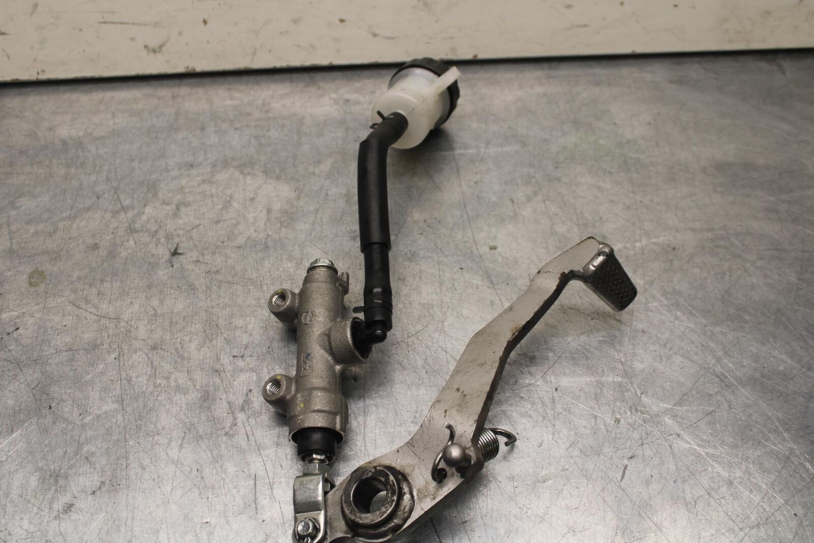 12-17 KAWASAKI ER-6N Z650 REAR BACK BRAKE MASTER CYLINDER W RESERVOIR BB607