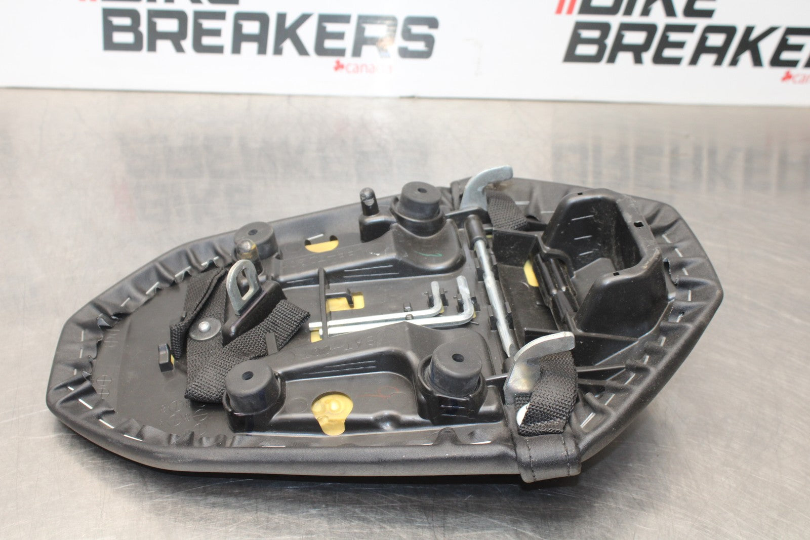 23-24 YAMAHA MT-07 REAR BACK PASSENGER TANDEM SEAT PAD SADDLE PILLION BB194