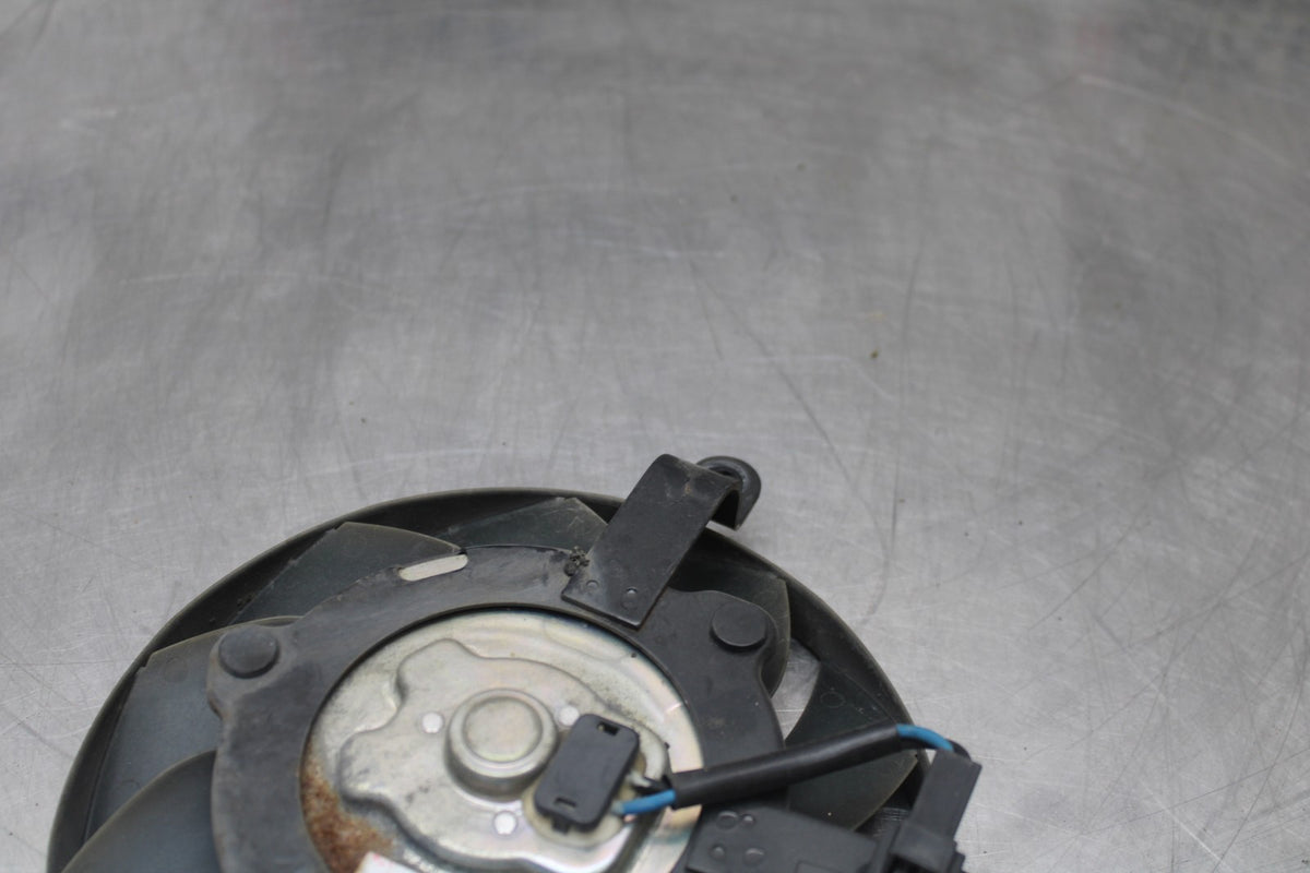 11-26 SUZUKI GSXR750 ENGINE RADIATOR COOLING FAN BB900