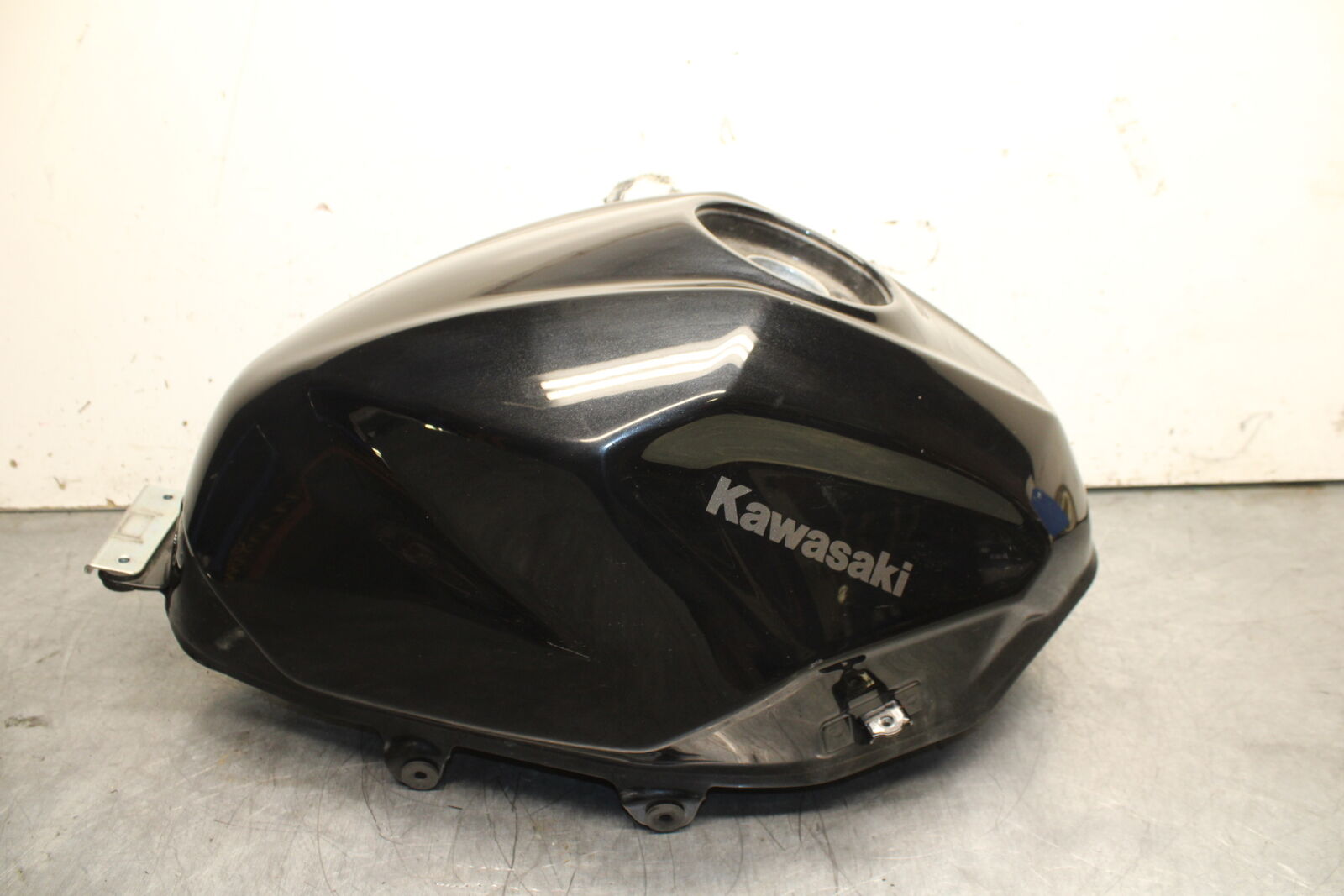 19-22 KAWASAKI Z400 GAS TANK FUEL CELL PETROL RESERVOIR BB738