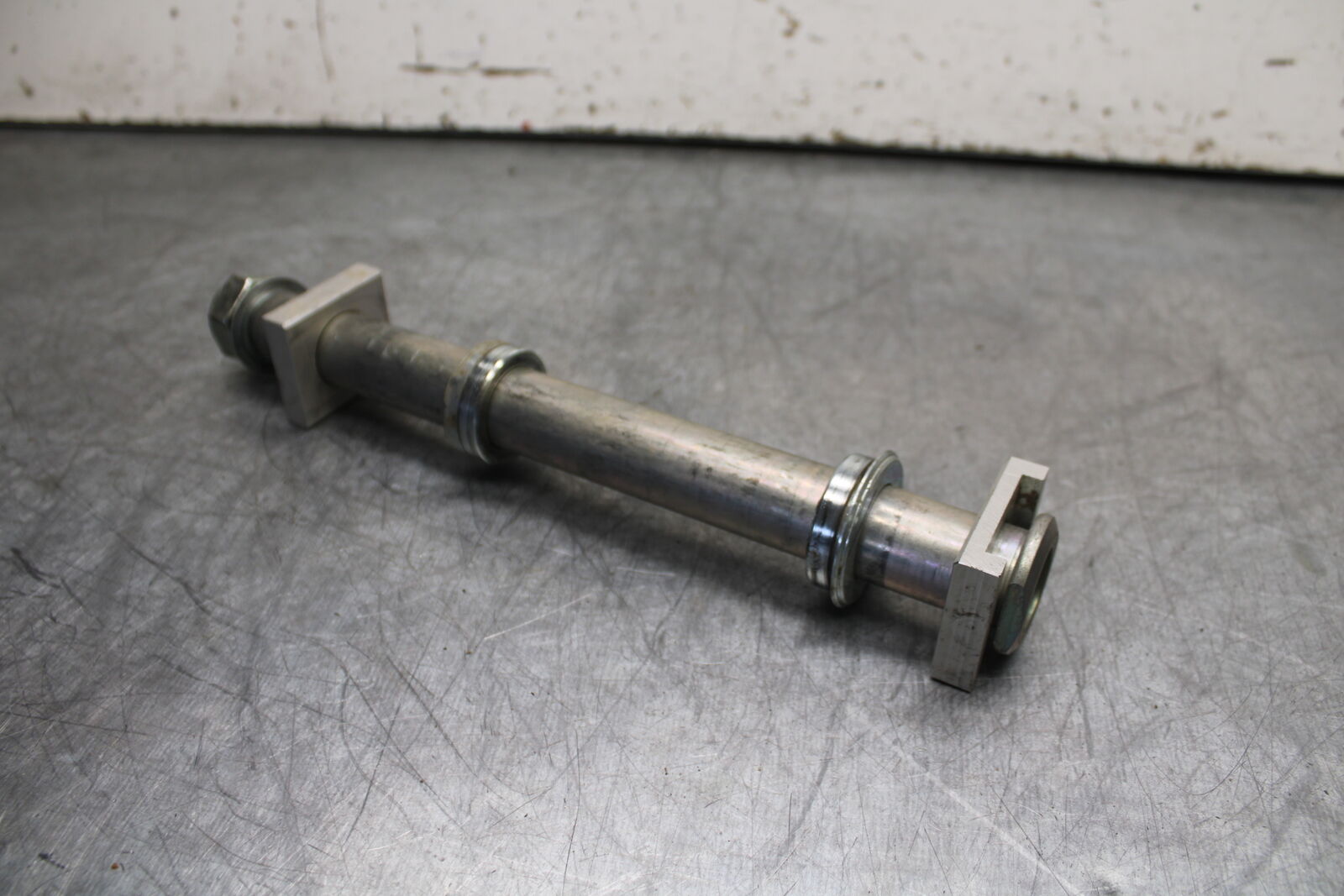 22-24 YAMAHA XSR900 REAR AXLE BACK WHEEL RIM PIVOT BOLT AXEL BB710