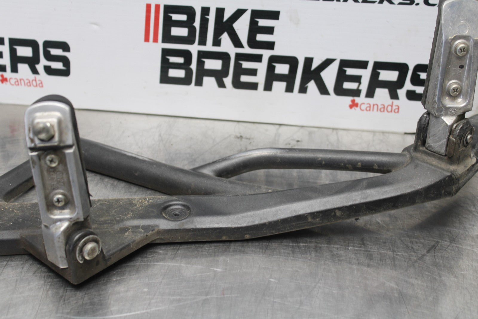 09-10 KAWASAKI ER-6N LEFT REARSET REAR SET DRIVER FOOT PEG REST STOP BB205