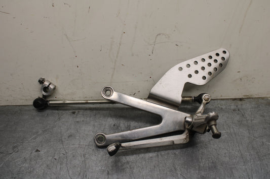 00-01 YAMAHA YZF R1 LEFT REARSET REAR SET DRIVER FOOT PEG REST STOP BB755