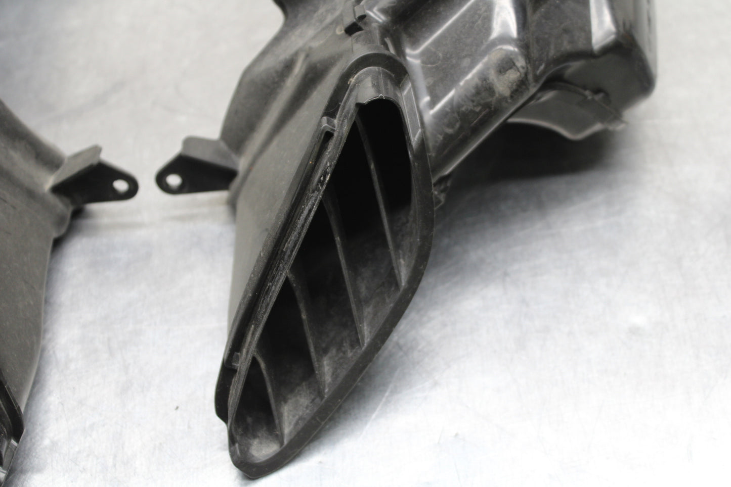 09 SUZUKI GSXR600 RIGHT LEFT AIR INTAKE DUCTS BB759