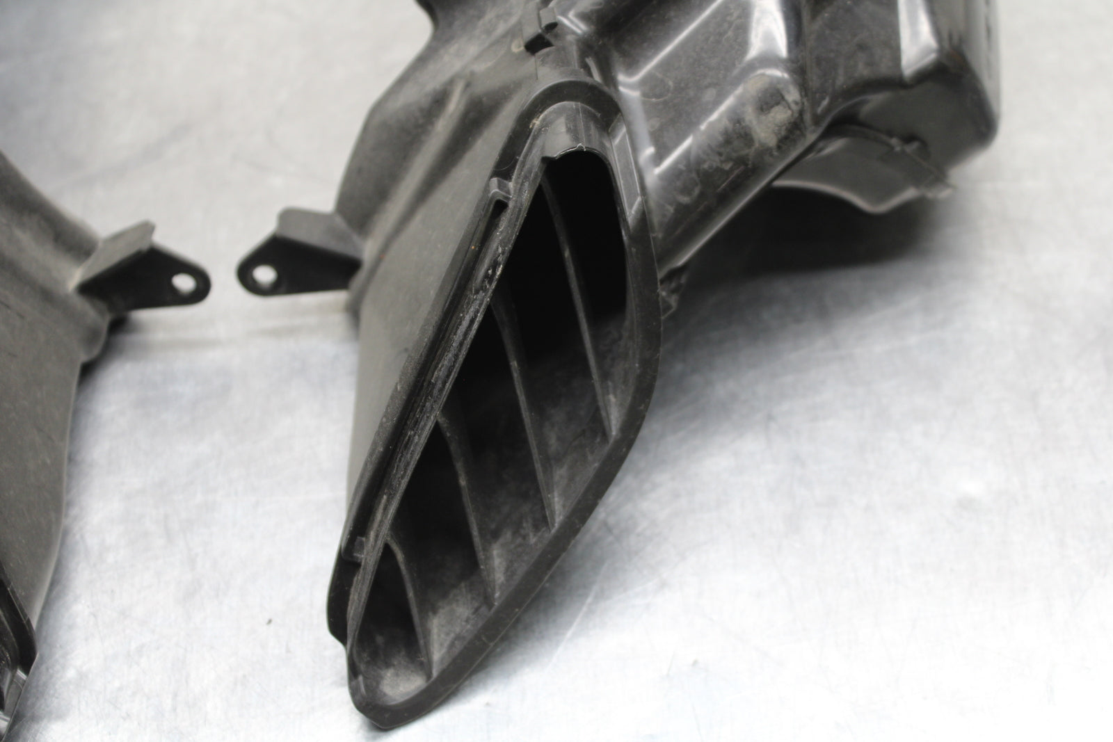 09 SUZUKI GSXR600 RIGHT LEFT AIR INTAKE DUCTS BB759