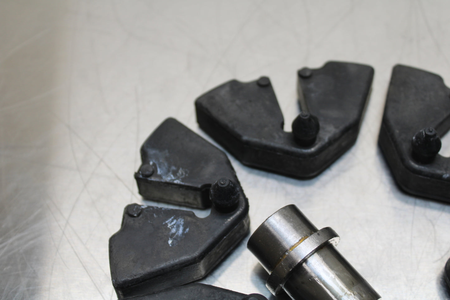 86 SUZUKI GS750ES REAR HUB & SHOCK DAMPERS CUSH ABSORBERS BB140