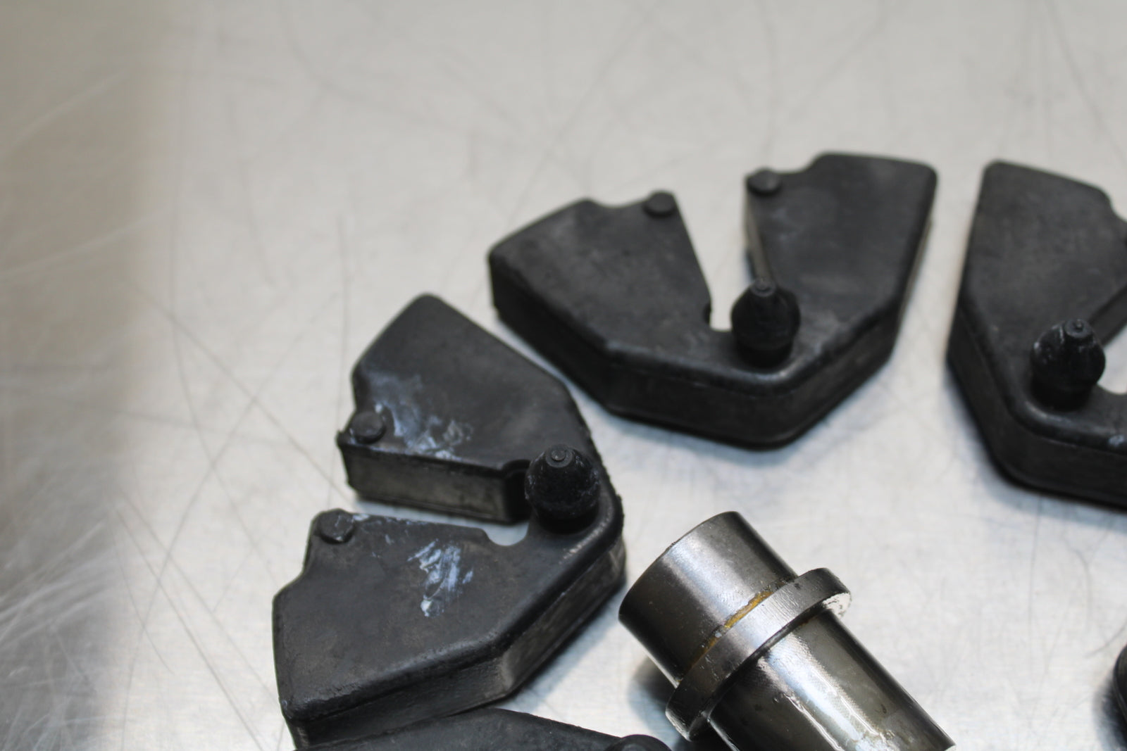 86 SUZUKI GS750ES REAR HUB & SHOCK DAMPERS CUSH ABSORBERS BB140