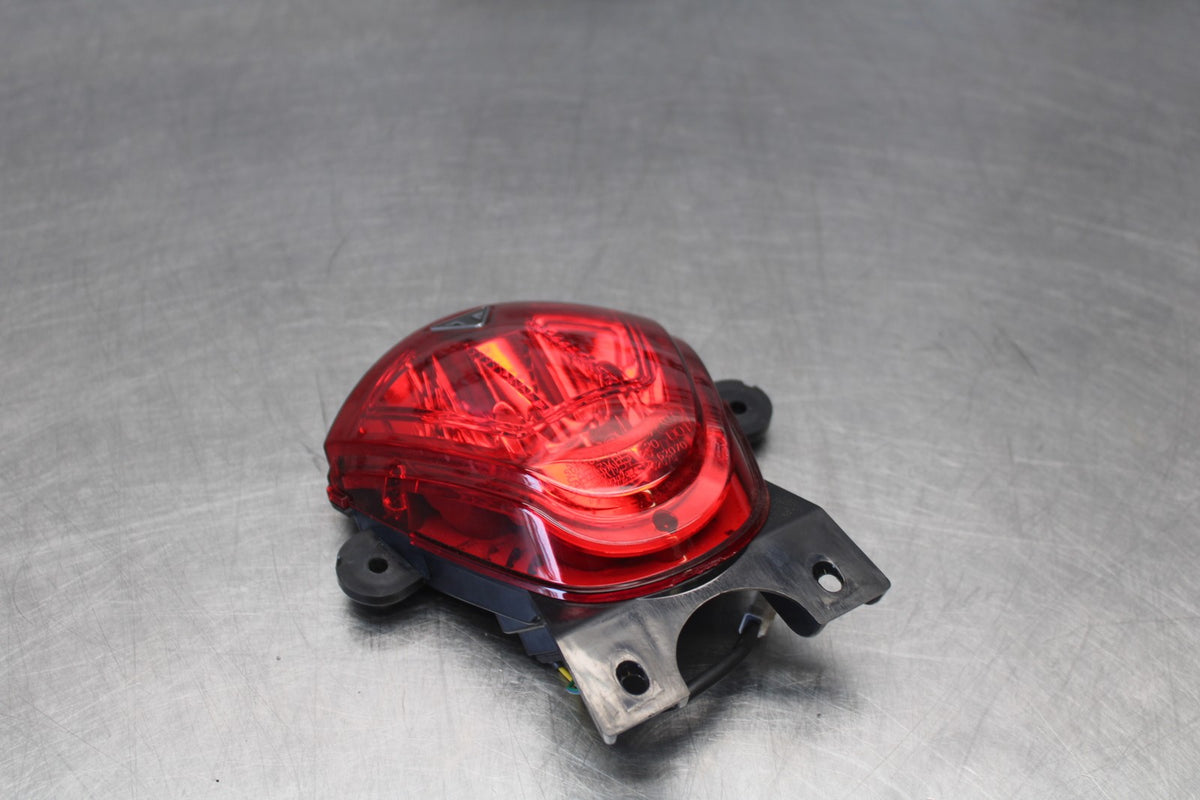 24-26 TRIUMPH DAYTONA 660 REAR TAIL TAILLIGHT BACK BRAKE LIGHT BB01