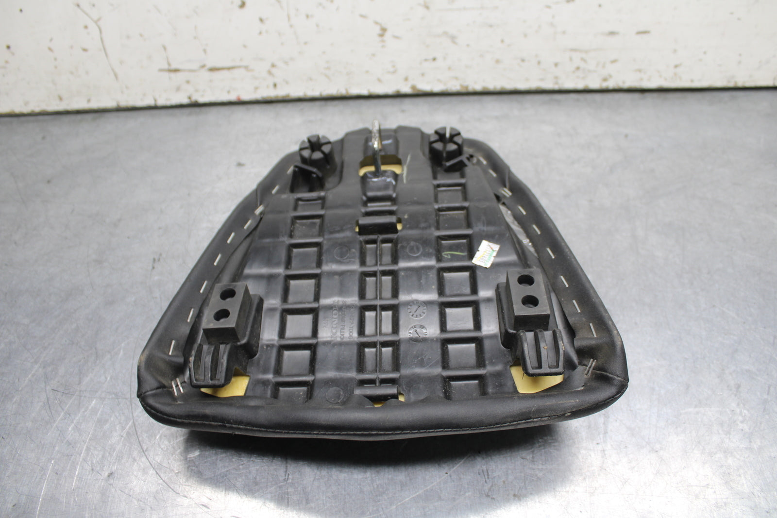 15-16 HONDA CB300F REAR BACK PASSENGER TANDEM SEAT PAD SADDLE PILLION BB740