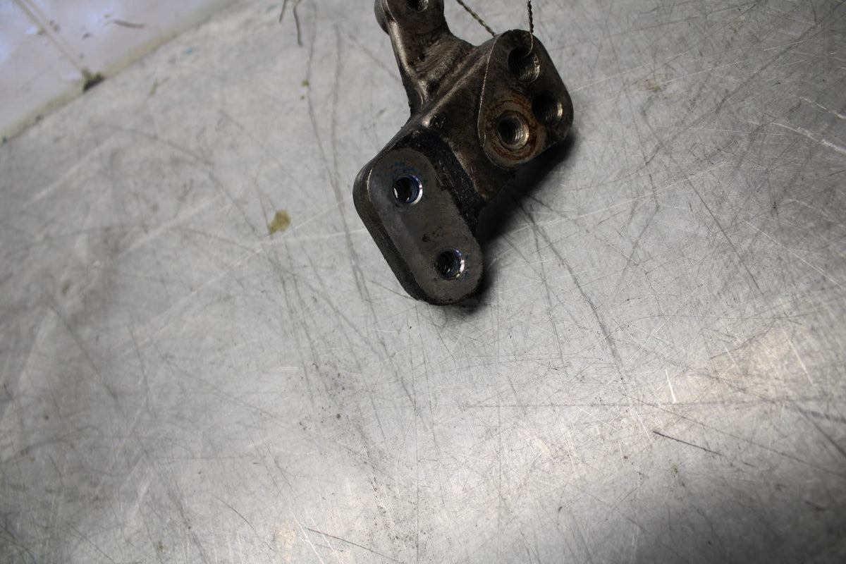 06-07 SUZUKI GSXR600 SHIFTER LINKAGE  BRACKET BB447