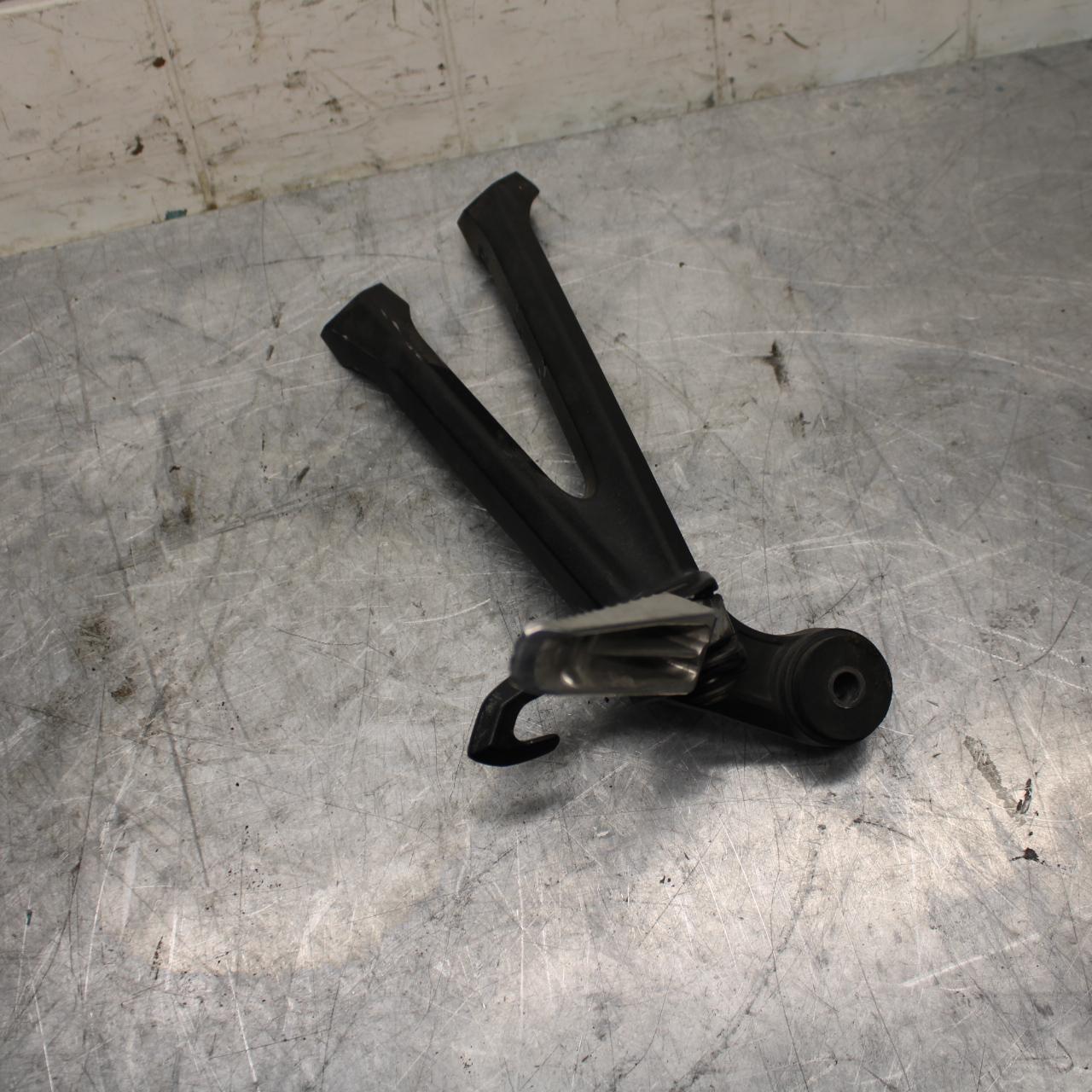 13 SUZUKI GSXR750 RIGHT REAR BACK PASSENGER PEG BB474
