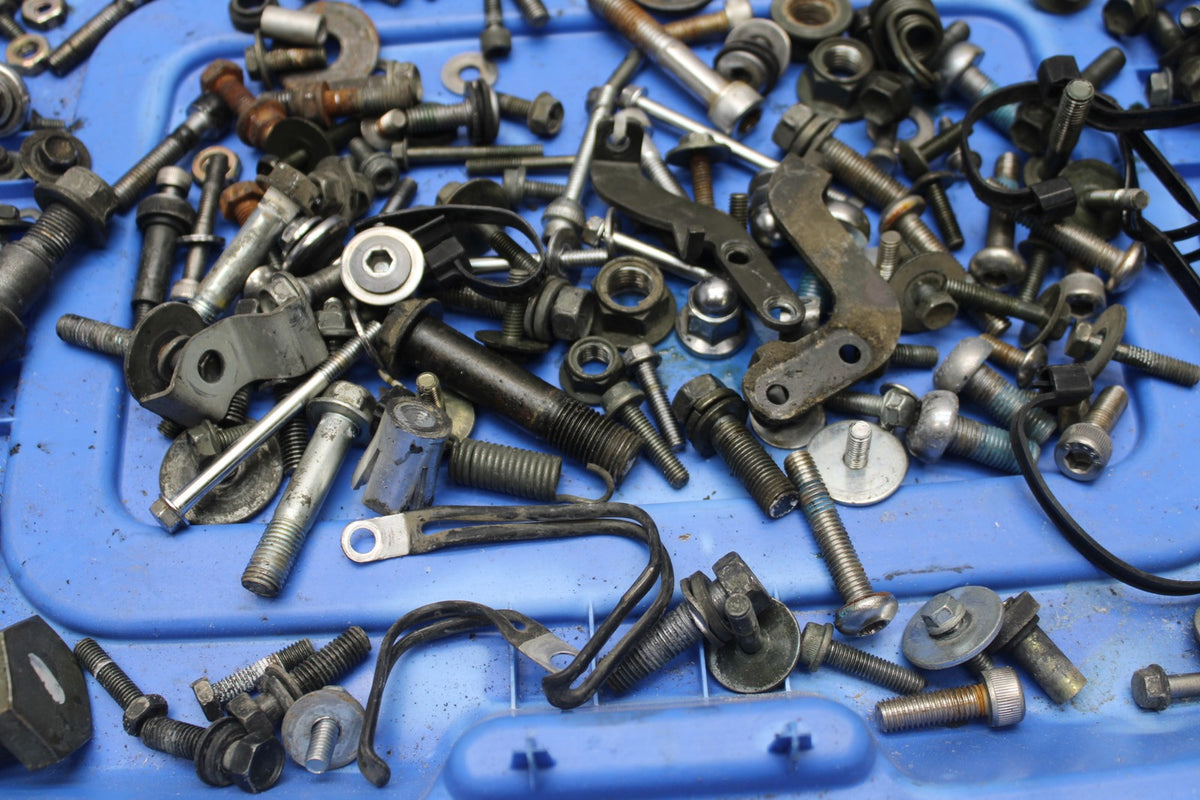 2006 Suzuki Boulevard C90  BOLTS HARDWARE MOTOR SCREWS BB849