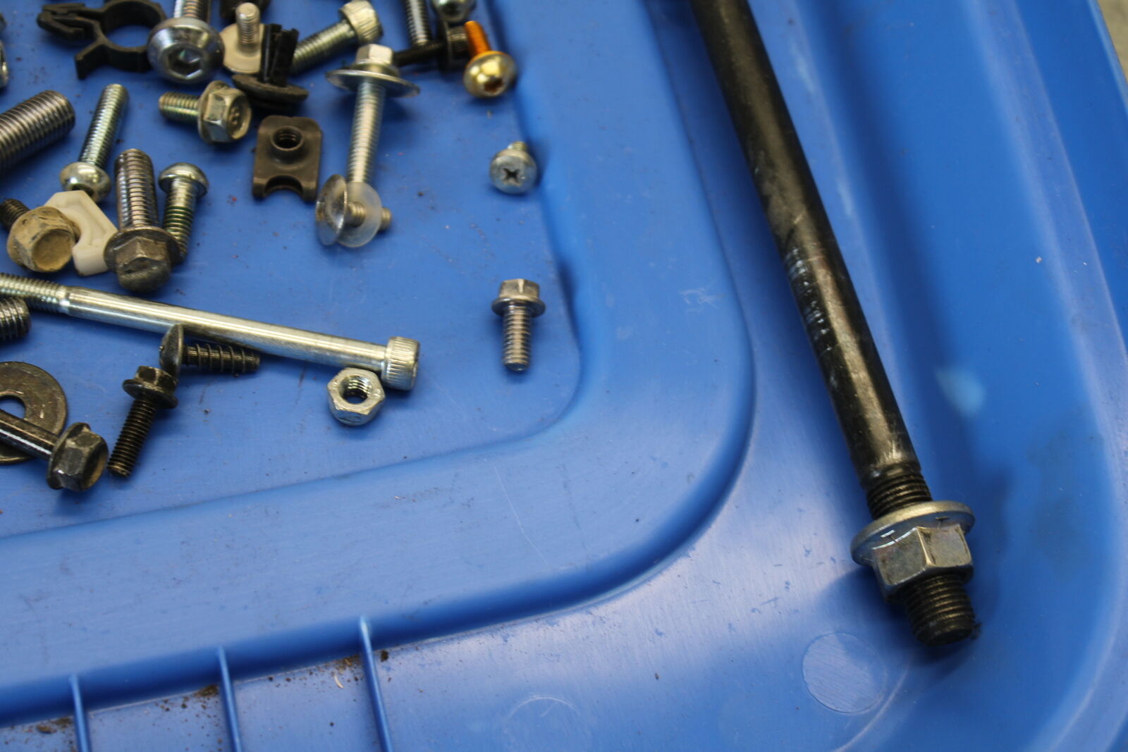 08-16 YAMAHA YZF R6 ENGINE MOUNTING BOLTS HARDWARE MOTOR SCREWS BB665