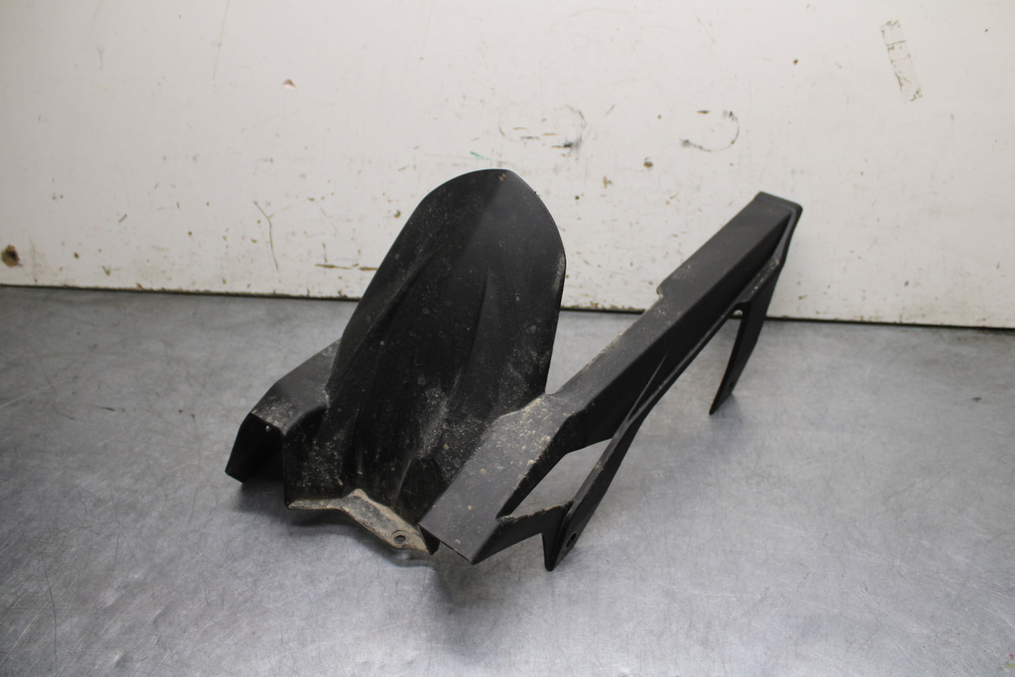 24 KAWASAKI NINJA 500 ABS REAR BACK WHEEL TIRE HUGGER FENDER BB730