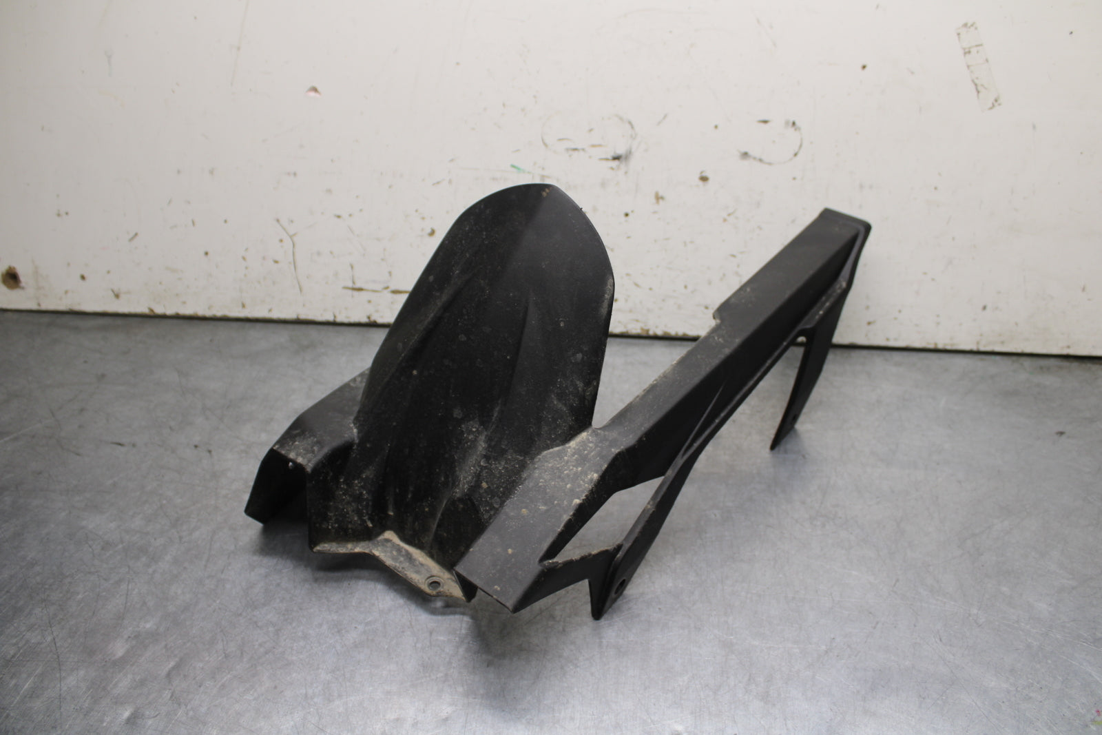 24 KAWASAKI NINJA 500 ABS REAR BACK WHEEL TIRE HUGGER FENDER BB730