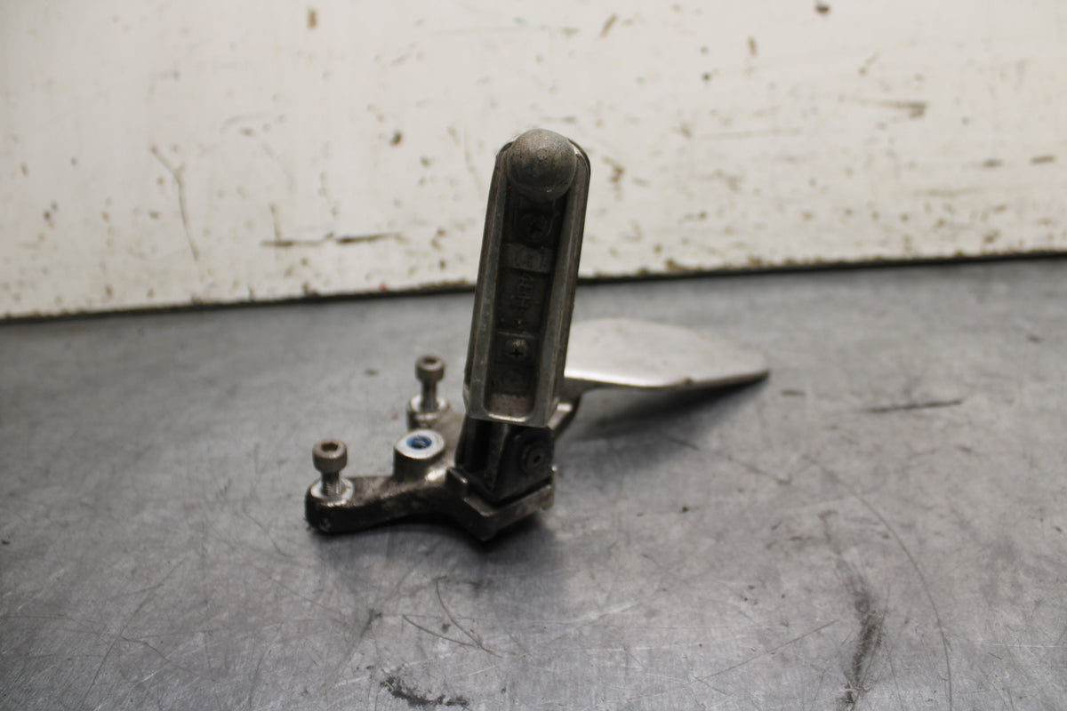 96-07 YAMAHA YZF600R LEFT REARSET REAR SET DRIVER FOOT PEG REST STOP  BB746
