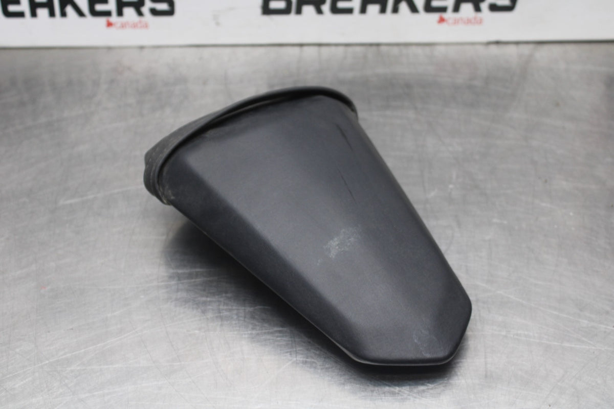 22-25 YAMAHA YZF R7 REAR BACK PASSENGER TANDEM SEAT PAD SADDLE PILLION BB769