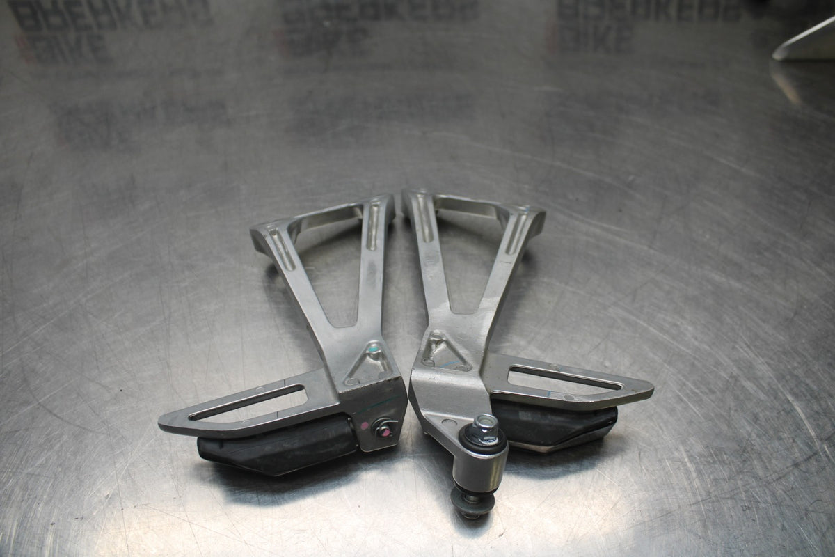15-19 HONDA CBR300R REAR BACK PASSENGER PEG SET PAIR BB800
