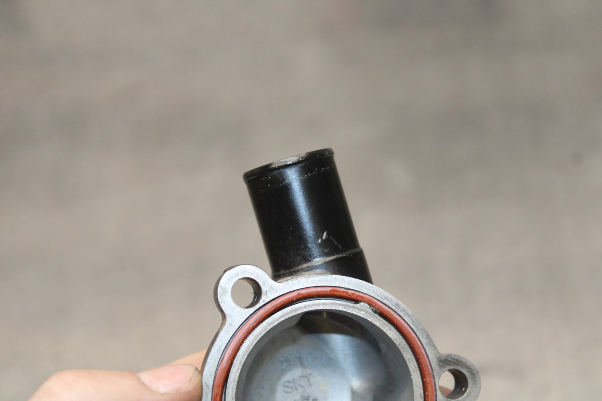 24 KAWASAKI NINJA 500 ABS THERMOSTAT COVER BB818