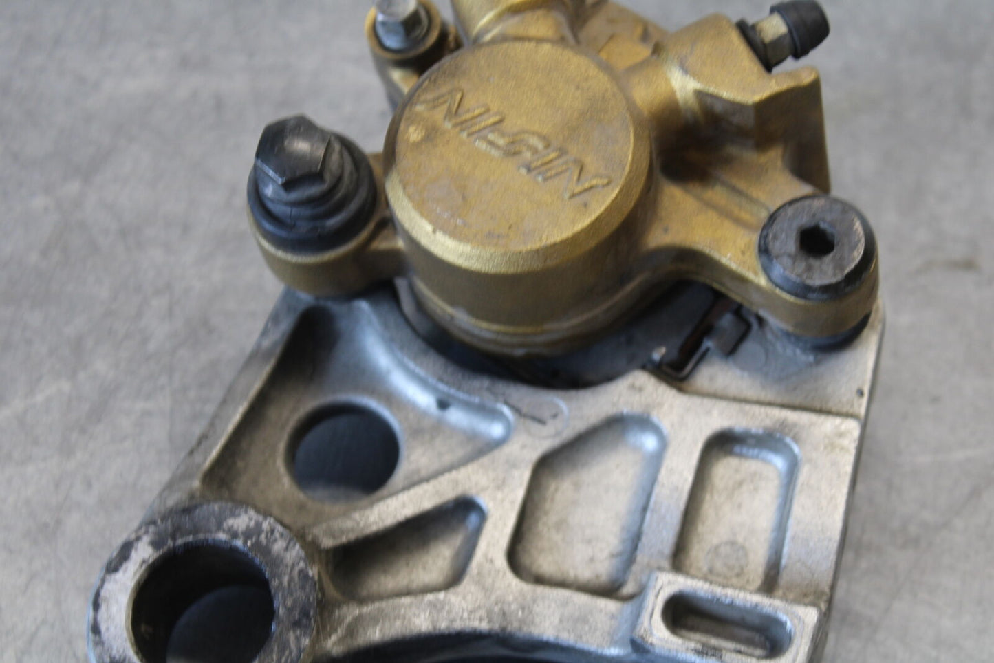 03-04 HONDA CBR600RR REAR BACK BRAKE CALIPER W MOUNT BRACKET 43150-MEE-006 BB661