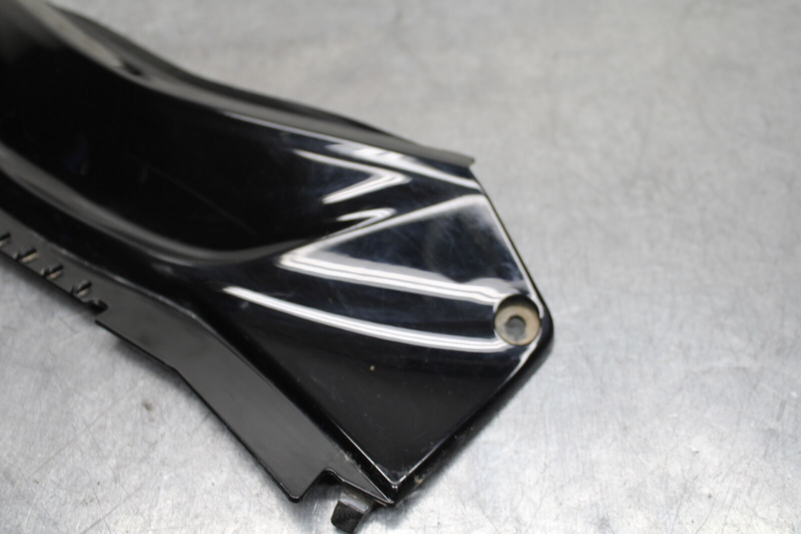 19-24 YAMAHA R3 CENTER REAR BACK SEAT TAIL FAIRING COVER TRIM COWL BB736