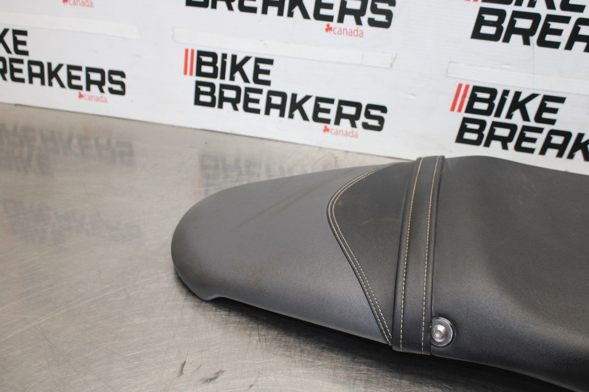 12 TRIUMPH STREET TRIPLE R FRONT REAR SEAT SADDLE BB914