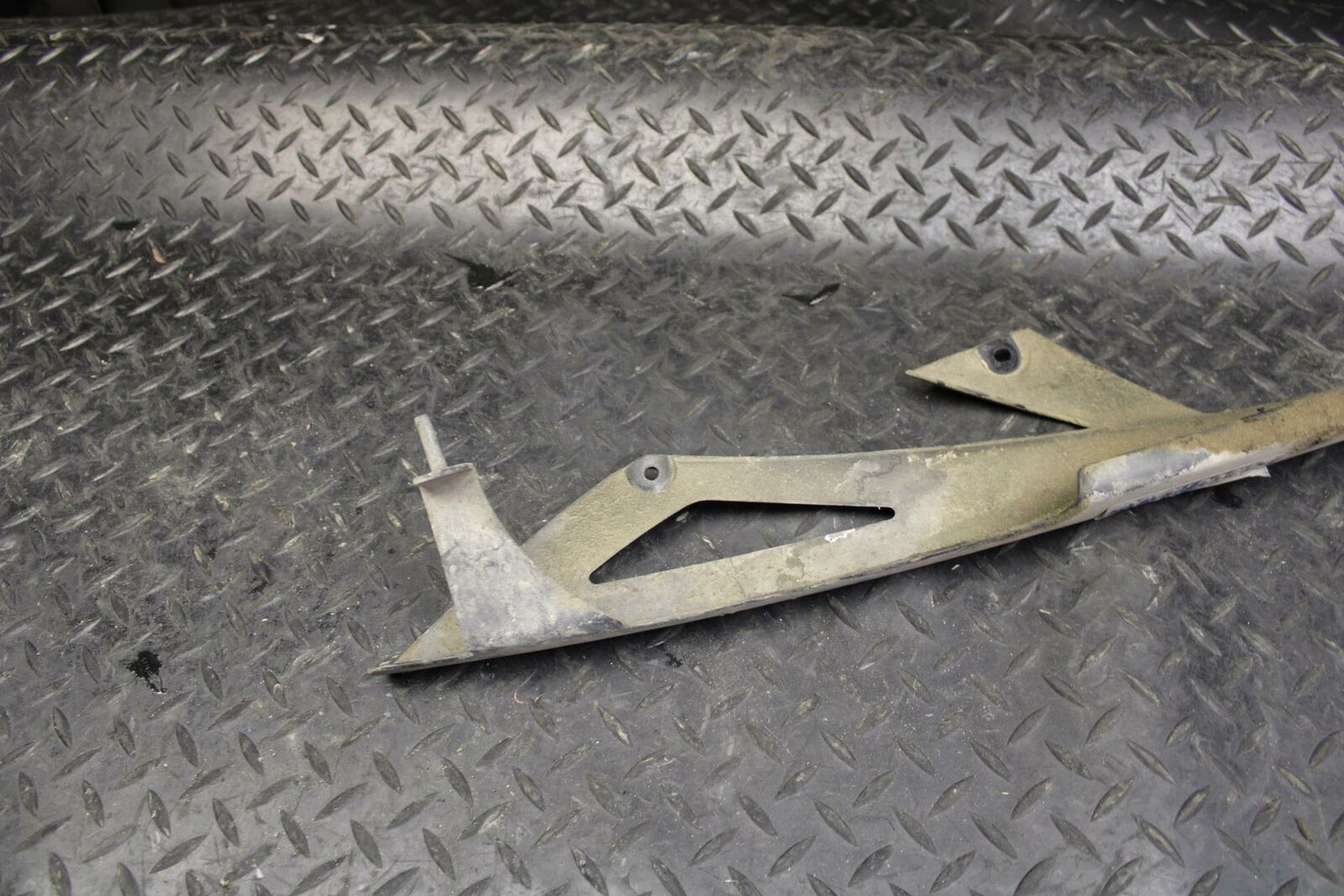 06-07 KAWASAKI NINJA ZX10R REAR BACK DRIVE CHAIN GUARD COVER SHIELD  BB186