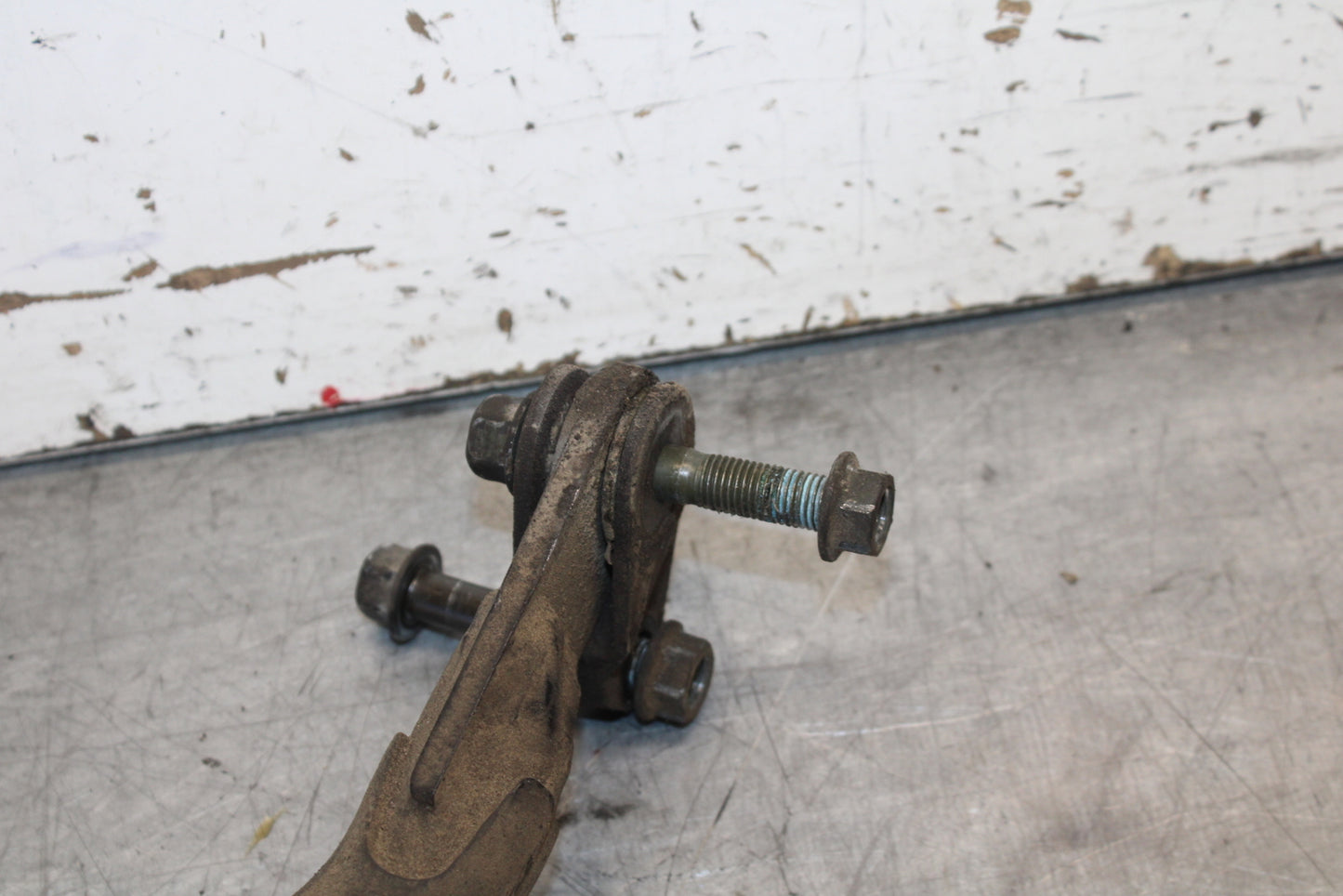 07-09 YAMAHA FZ6 CENTER MAIN STAND 5VX-27111-03-00 BB713