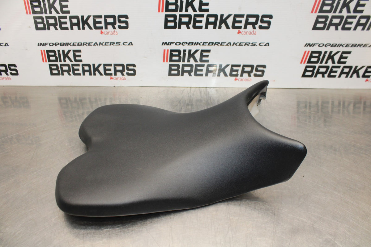 07 SUZUKI GSXR1000 FRONT DRIVERS SEAT PAD SADDLE PILLION BB770