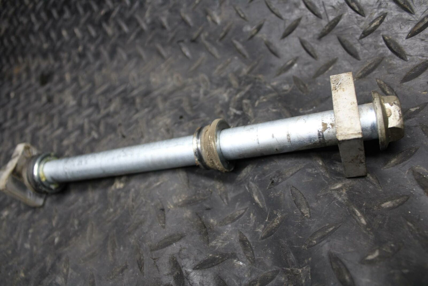 12-17 KAWASAKI NINJA 650 REAR AXLE BACK WHEEL RIM PIVOT  41068-0054 BB211