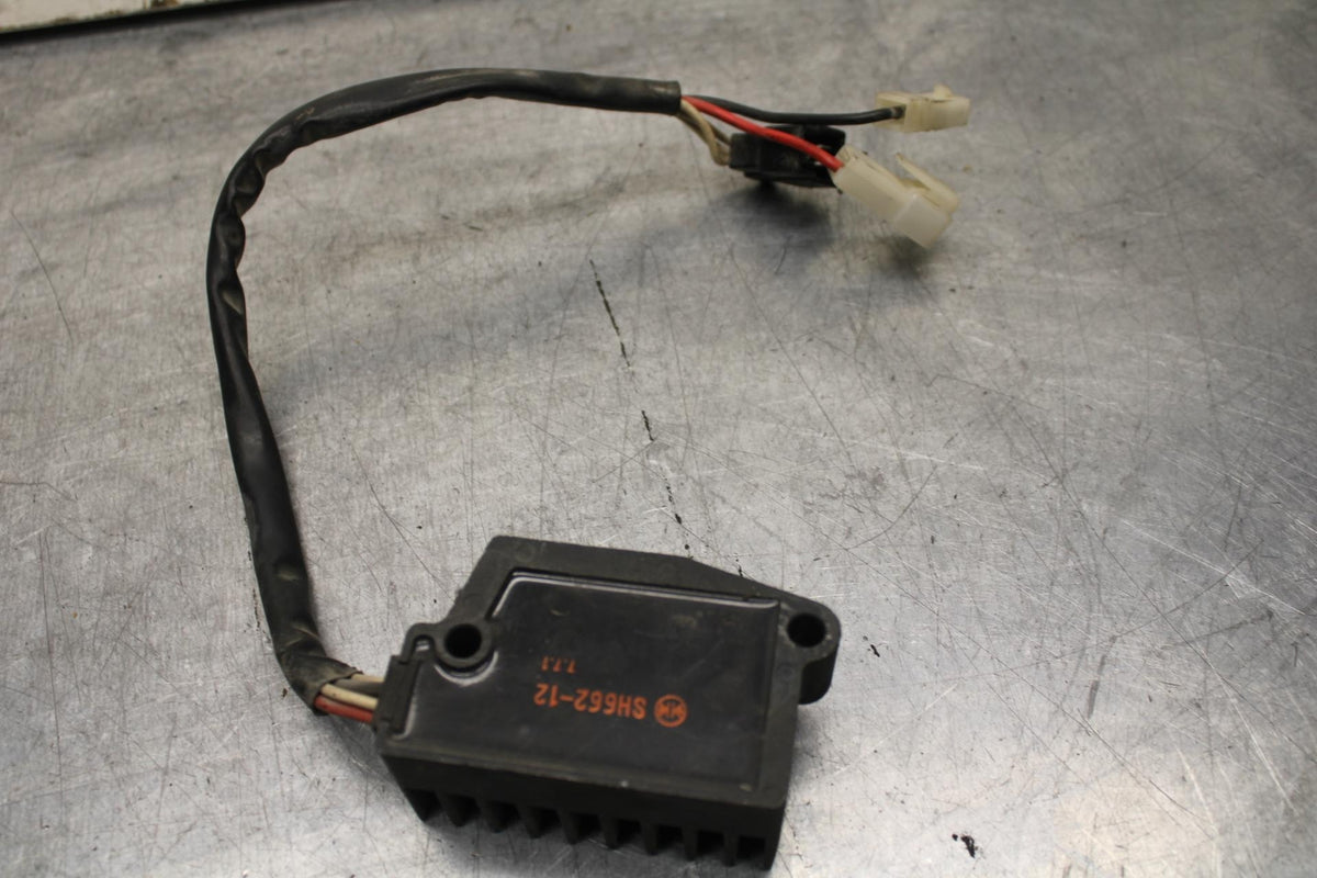 1998 Yamaha Vmax 1200 VMX1200 RECTIFIER VOLTAGE REGULATOR BB620