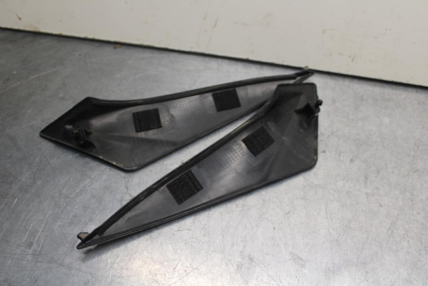2011 Suzuki GSXR600 RIGHT LEFT GAS FUEL TANK PANELS COVERS TRIM SET  BB602